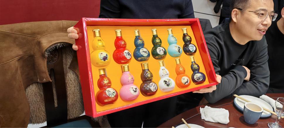 Zemeijia toivottaa hevosvuoden tervetulleeksi vuotuisella ryhmäjuhlilla