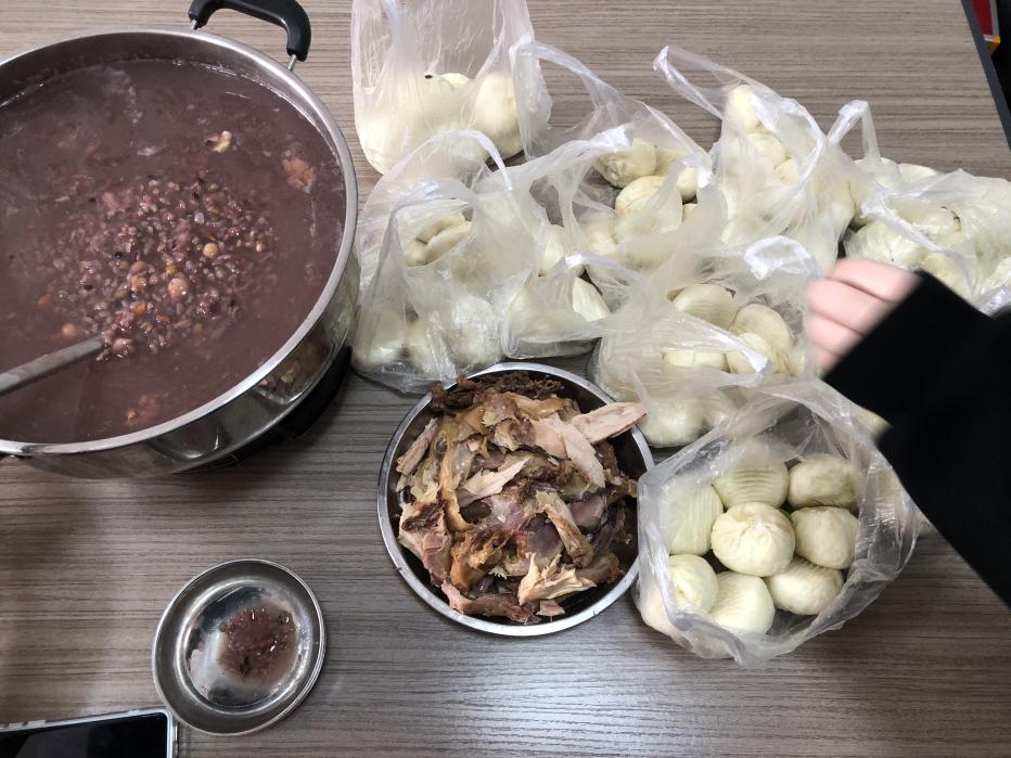 Zemeijia-työntekijät juhlivat Laba-festivaaleja