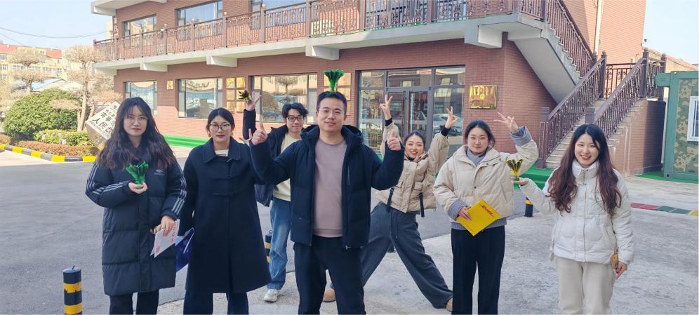 Zemeijia vilkas shuttlecock-potkutoiminta.