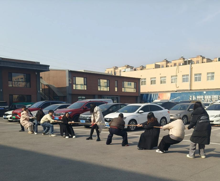 Keskipäivän köydenveto ja hyppynaru Zemeijiassa