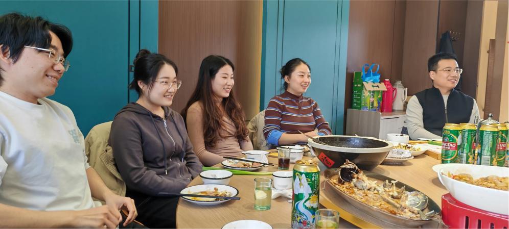 Päättelee lomahuilun ja avaa laatikosta uuden alun