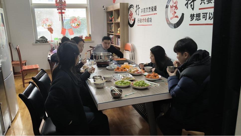 Sweetness & Unity: ZMJ Packaging Team juhlii lyhtyjuhlaa yhdessä